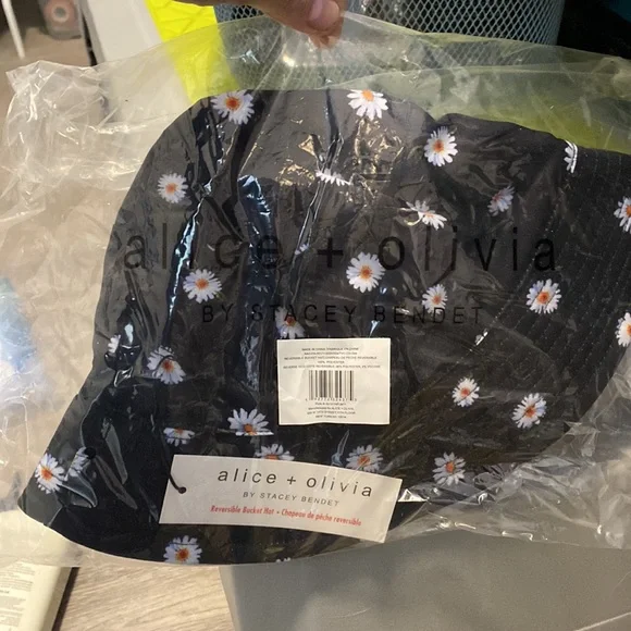 Alice + Olivia Daisy print hat NWT - Picture 3 of 6